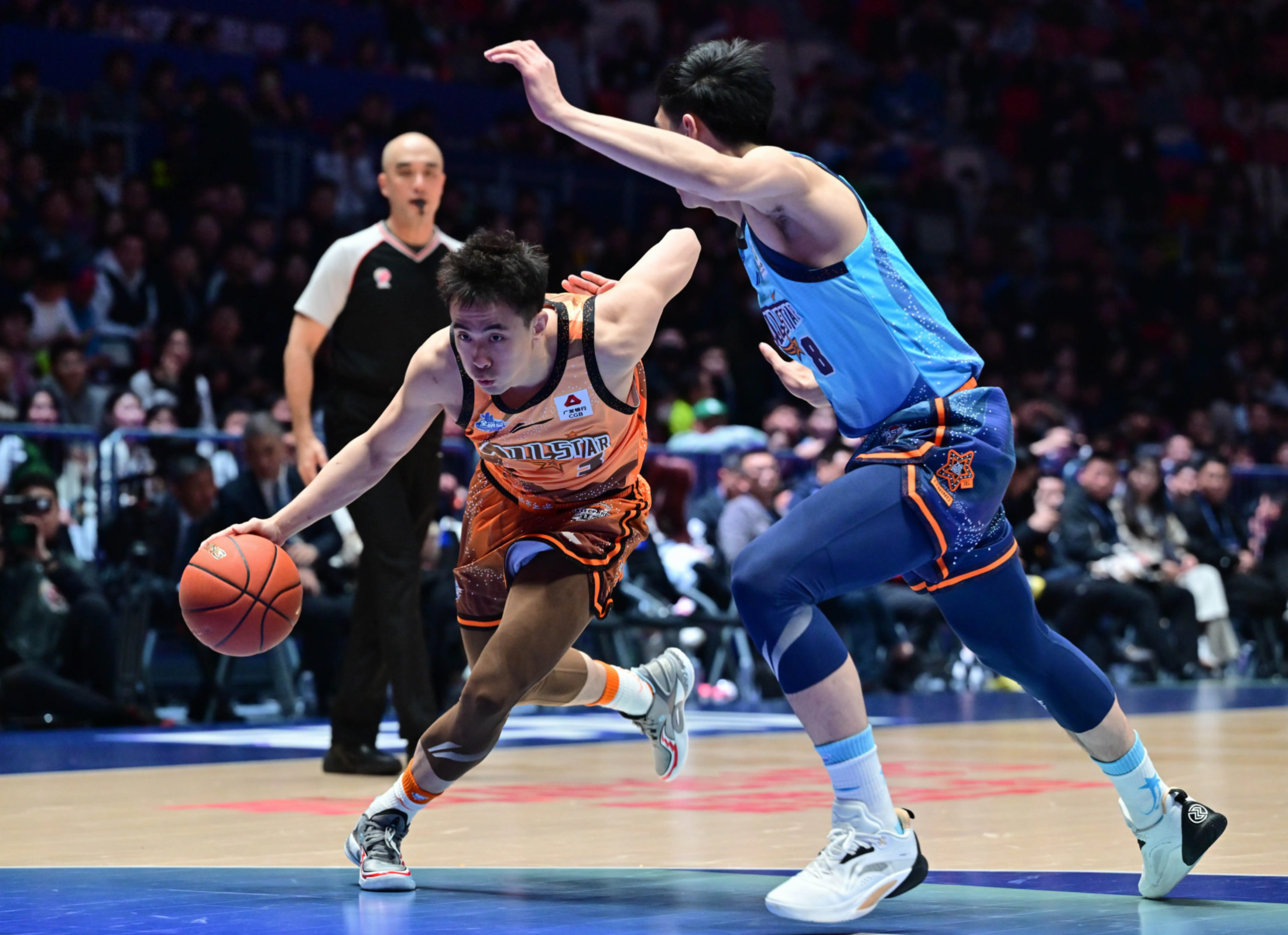 深圳男篮迎足总杯关键赛，冲刺阶段更衣室发声，底气十足，身体对抗强度拉满的简单介绍-manbetx官网