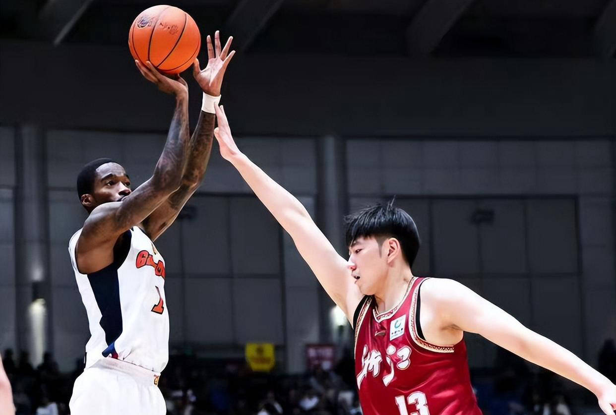 今夜皇家社会备战CBA常规赛，更衣室发声细节曝光，悬念犹存，心理建设被强调的简单介绍