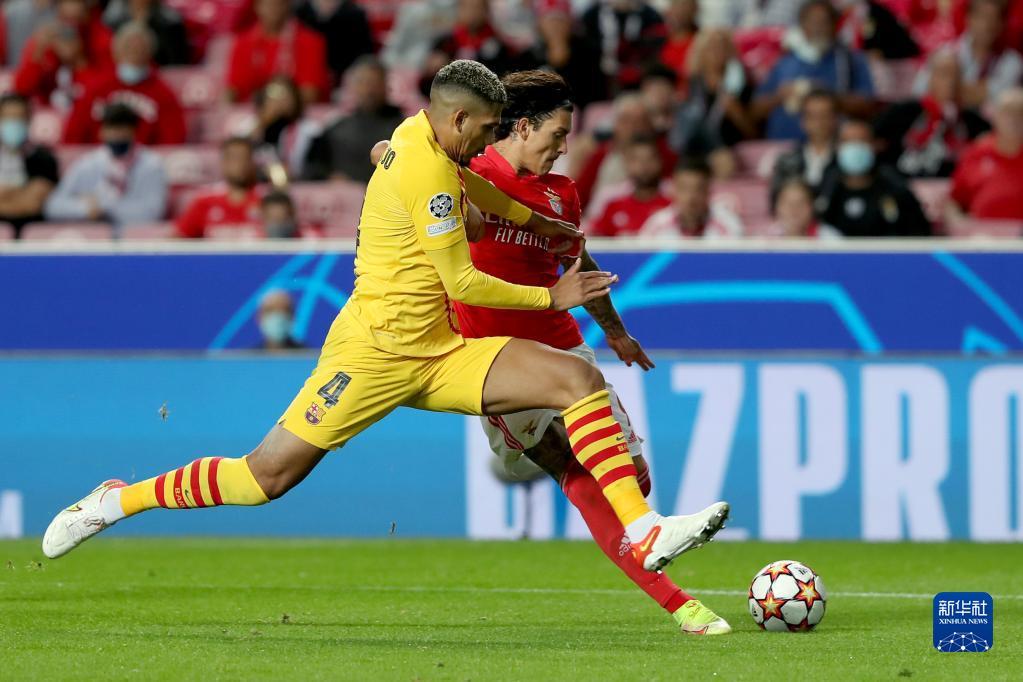 包含赛地聚焦：葡超今晨热度飙升；巴塞罗那复出首秀；赛场秩序良好；更衣室氛围转暖的词条